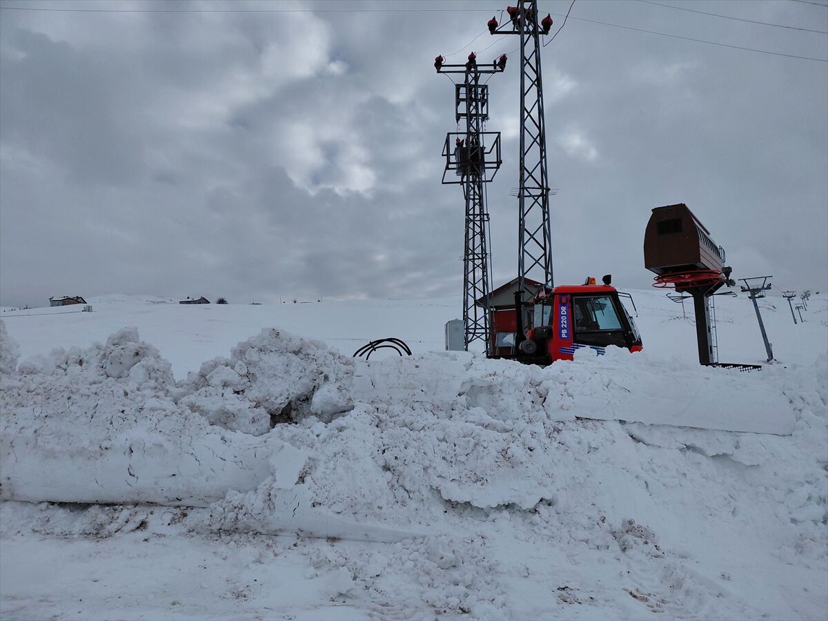 Tokat Başçiftlik Kayak Merkezi kar yağışının ardından sezona hazırlanıyor
