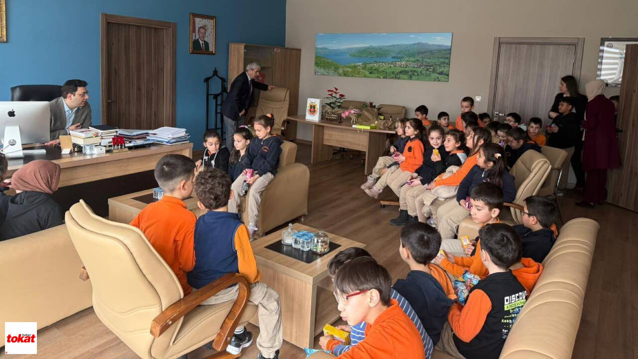 İlkokul Öğrencileri Almus Kaymakamı Çömen'i Ziyaret Etti1 (3)