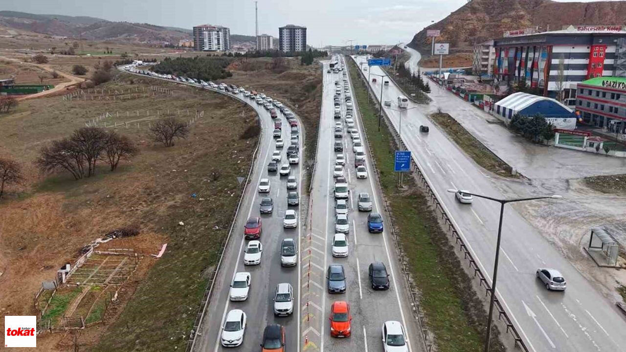 Bayramda Trafik Çilesi Erken Başladı Dönüş Hareketliliği Dikkat Çekti (1)