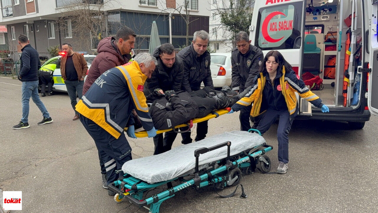 İlaç Firmasının Motosikleti Doktorun Aracına Çarptı 1 Yaralı2