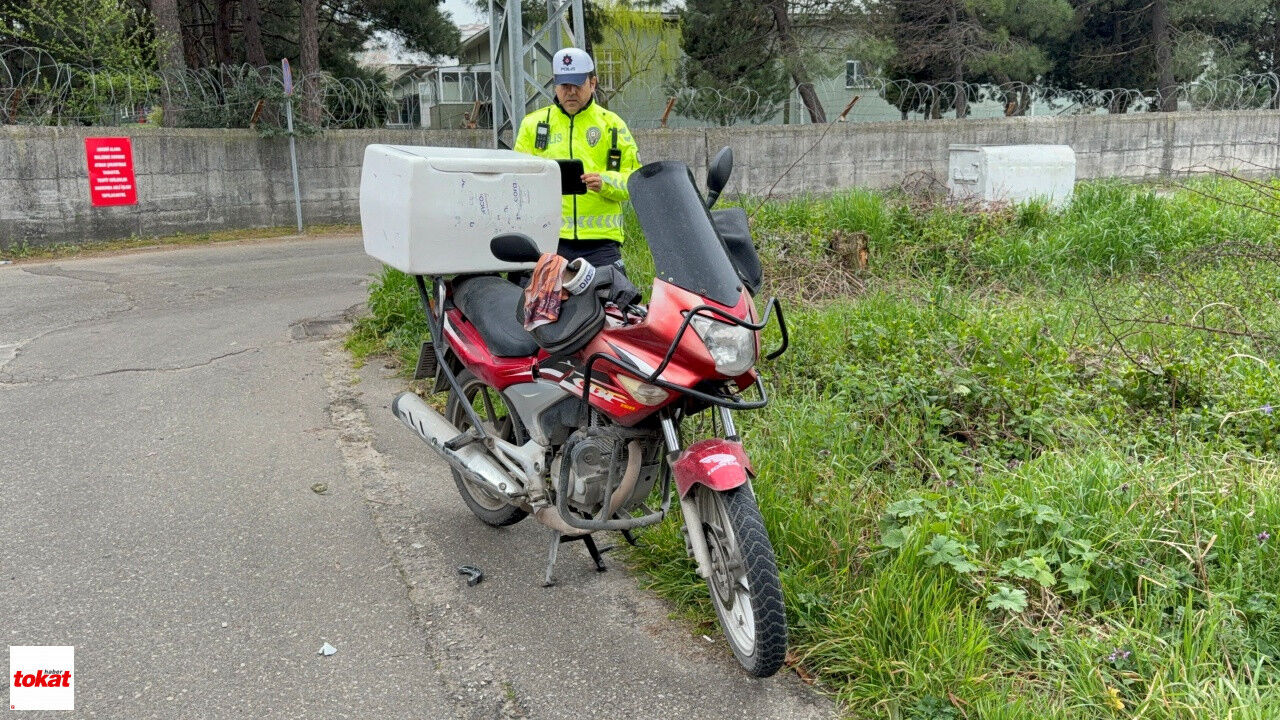 İlaç Firmasının Motosikleti Doktorun Aracına Çarptı 1 Yaralı4