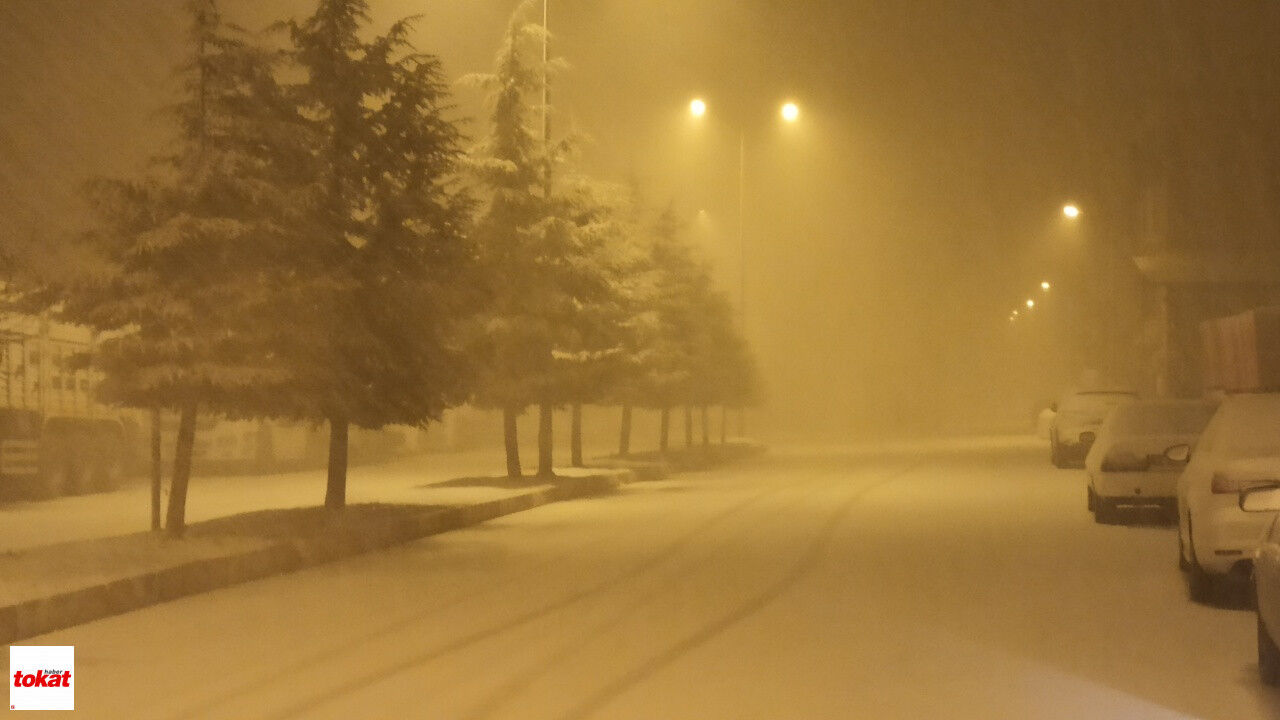 Yeşilyurt Ve Artova'da Kar Yağışı Sürüyor1