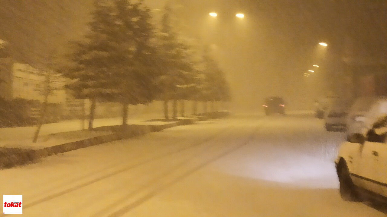 Yeşilyurt Ve Artova'da Kar Yağışı Sürüyor3