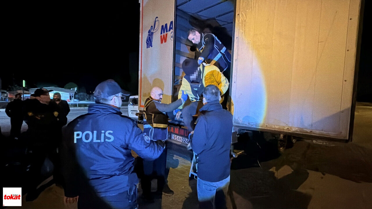 Hurma Ve Fıstık Yağı Yüklü Tırda 18 Kaçak Göçmen Yakalandı4