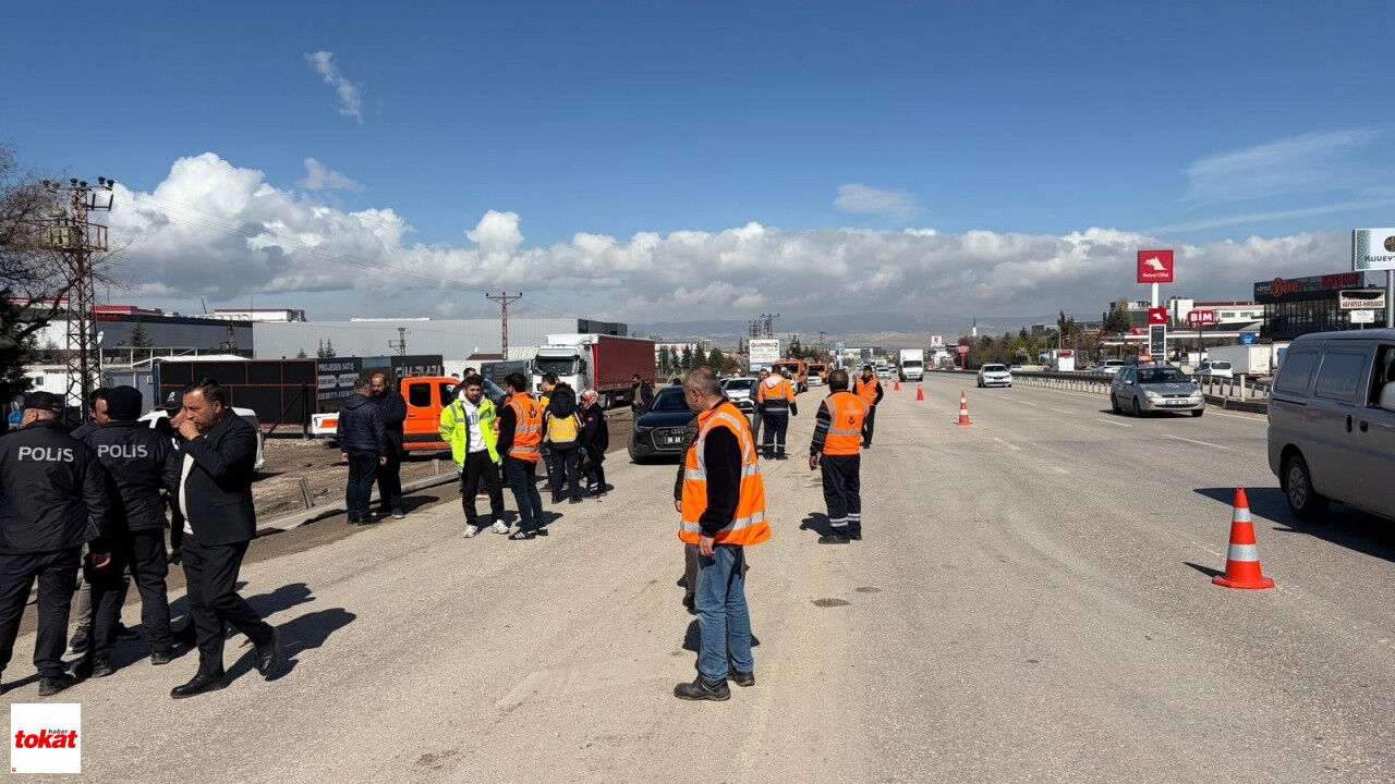 Özel Halk Otobüsü Köprü Direğine Çarptı 5 Ölü, 15 Yaralı1