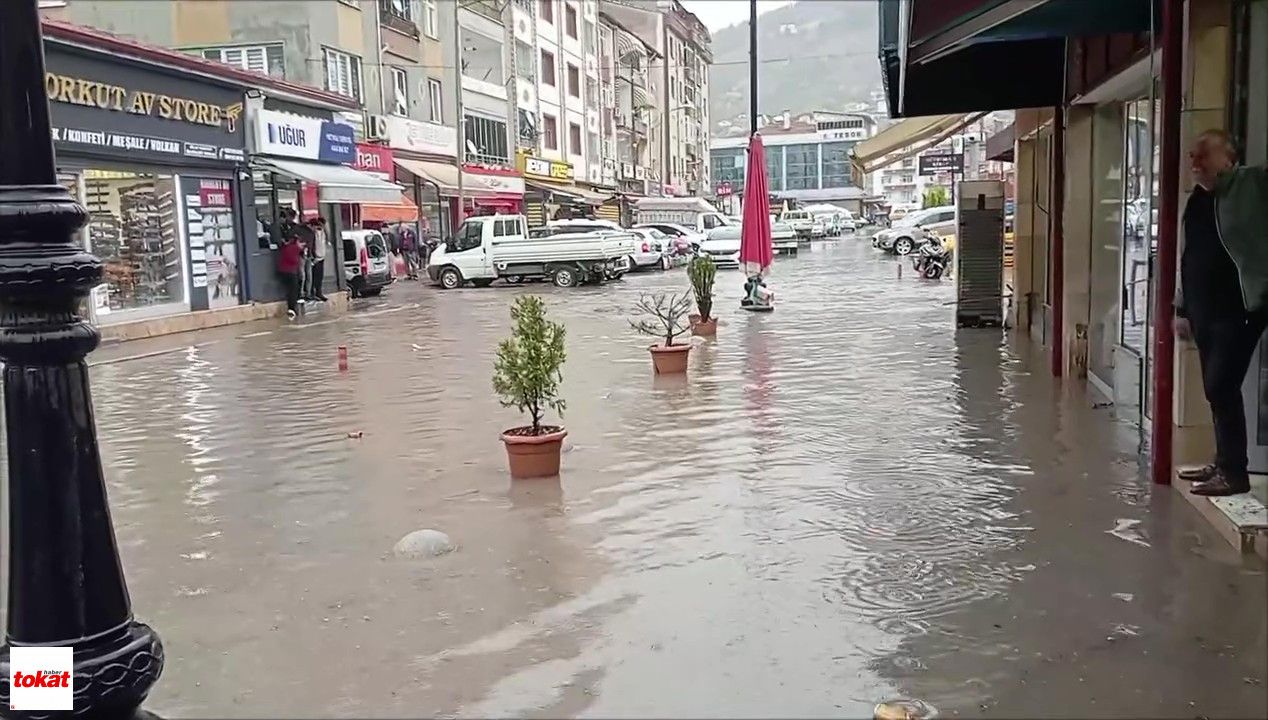 Tokat’ta Sağanak Alarmı: Meydan Çarşısı’nı Su Bastı