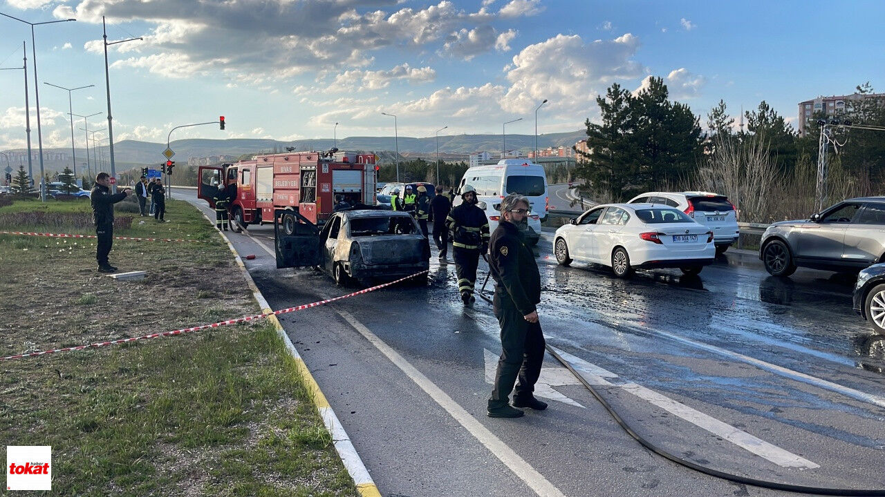 Alev Alan Otomobil Kullanılamaz Hale Geldi4