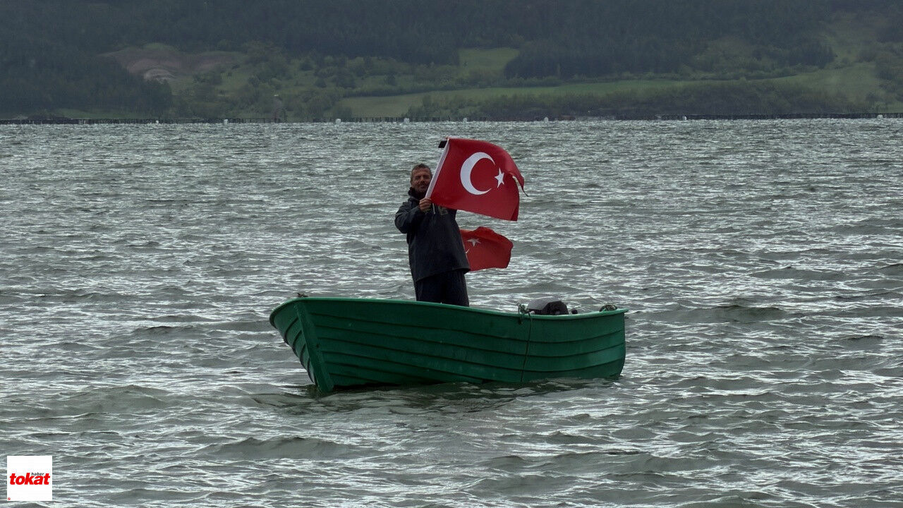 Almus Barajı Türk Bayrağı