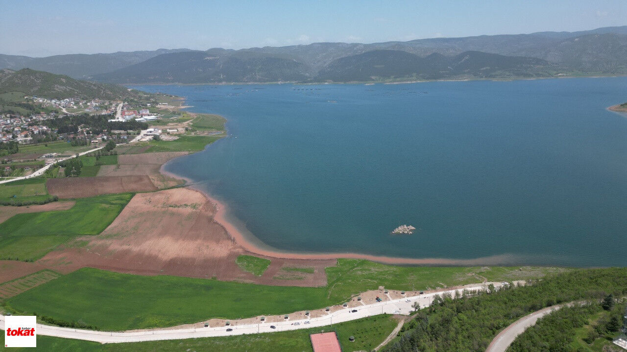 Almus Barajı'nın Taşmasıyla Ilçenin Simgesi Sular Altında Kalmıştı 3 Günlük Değişim Suyun Yükselişini Gözler Önüne Serdi6