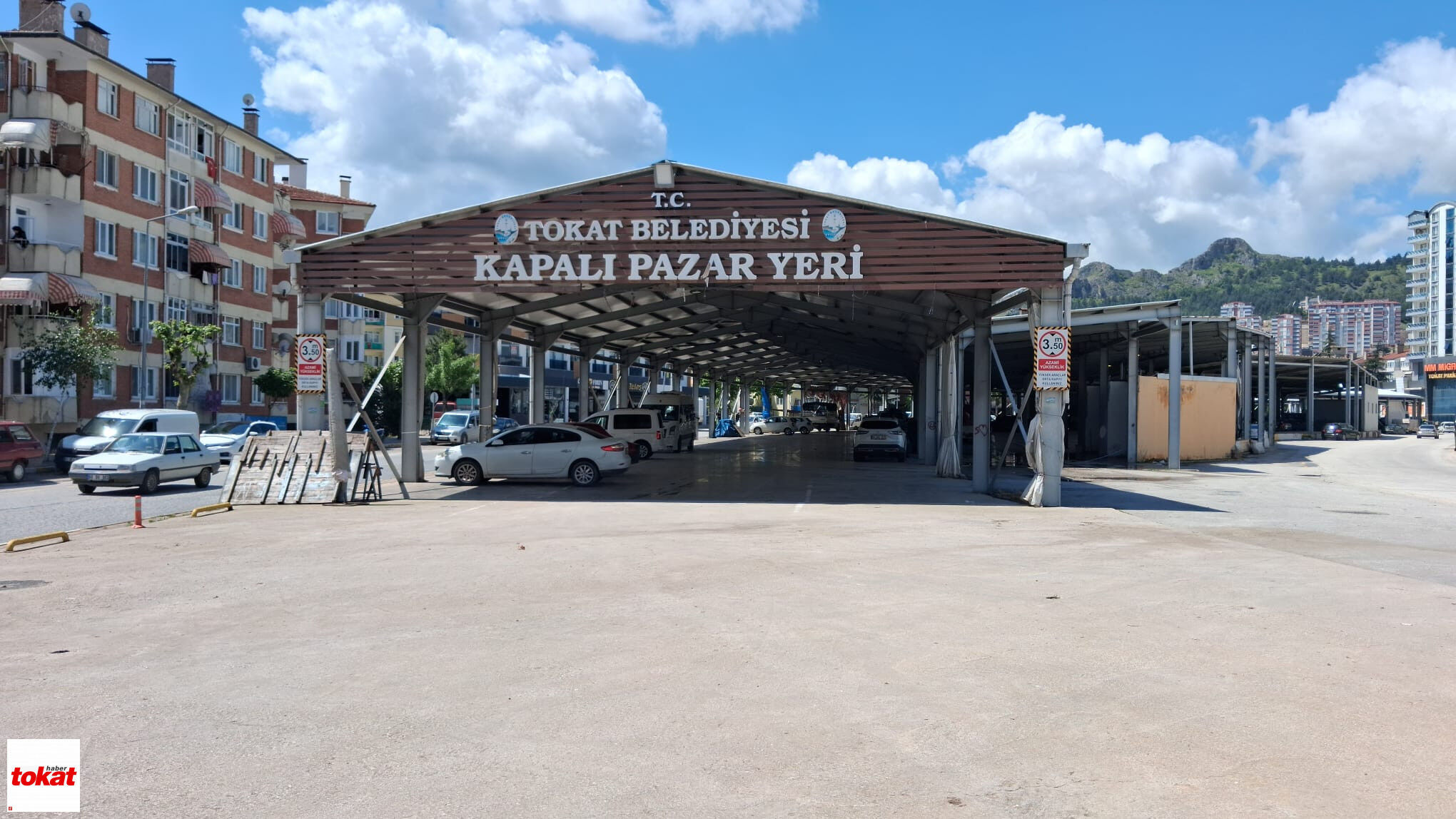 Arefe Günü Tokat Pazarı Hayal Kırıklığı Yarattı: Alışverişe Giden Arabalarla Karşılaştı