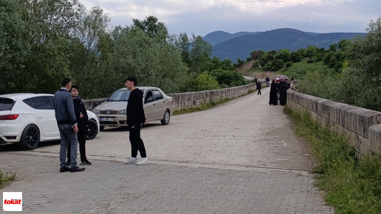 Kelkit Nehri Taştı Niksar Buzköy'de Araziler Su Altında Kaldı Vatandaşlar Seyre Daldı2