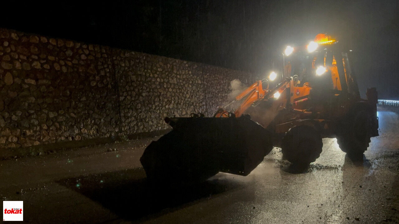 Tokat Sivas Kara Yolu Yaşanan Taşkın Nedeniyle Kısa Süreli Trafiğe Kapandı1