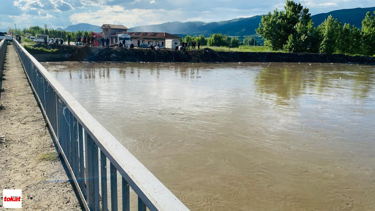 Tokat Turhal Yolu Su Köprü Seviyesine Ulaştı4