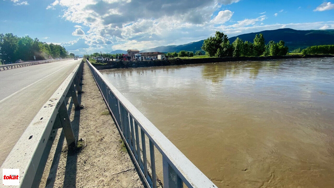 Tokat Turhal Yolu Su Köprü Seviyesine Ulaştı6