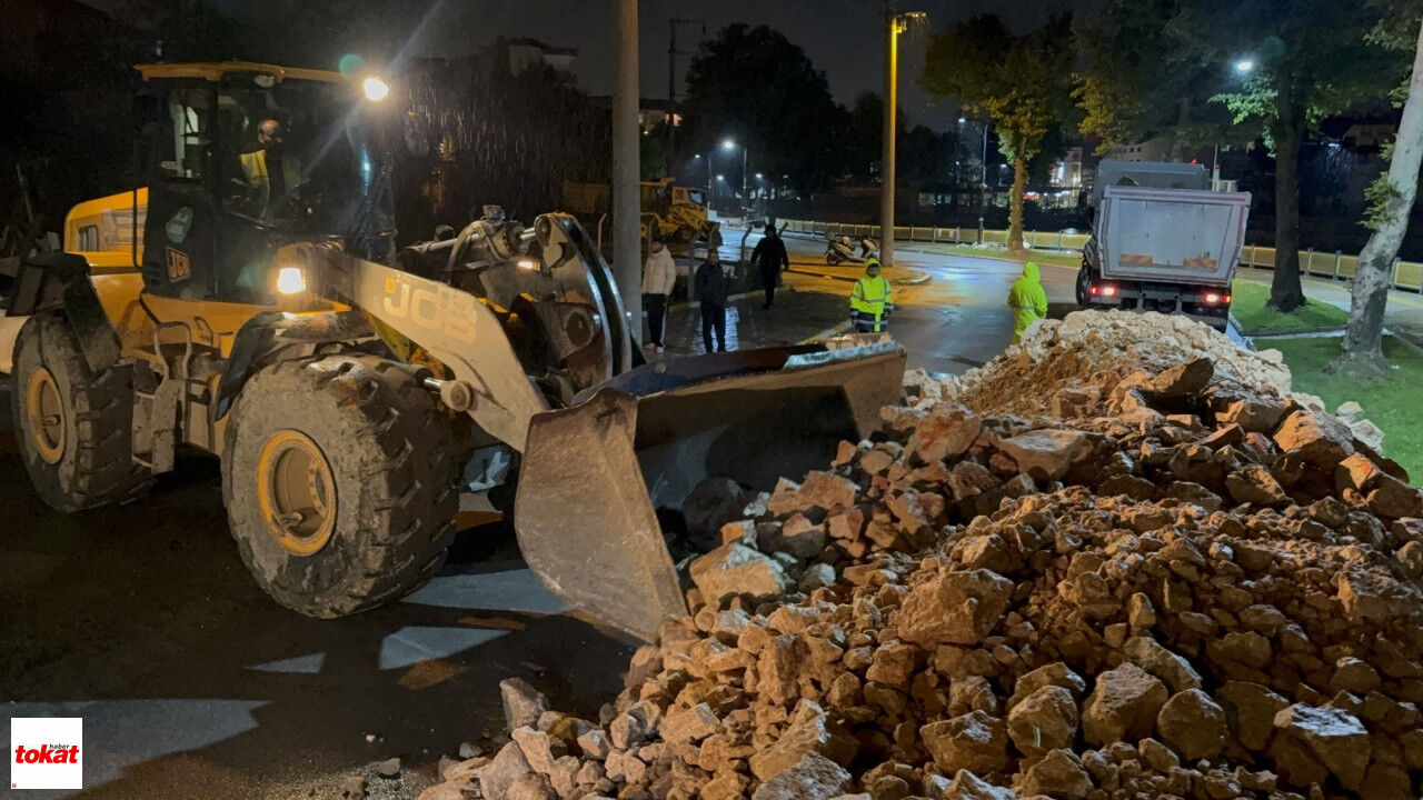 Turhal’da Taşkın Riskine Karşı Bazı Cadde Ve Sokaklar Araç Trafiğine Kapatıldı3