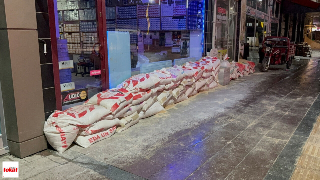 Turhal’da Taşkın Riskine Karşı Bazı Cadde Ve Sokaklar Araç Trafiğine Kapatıldı5