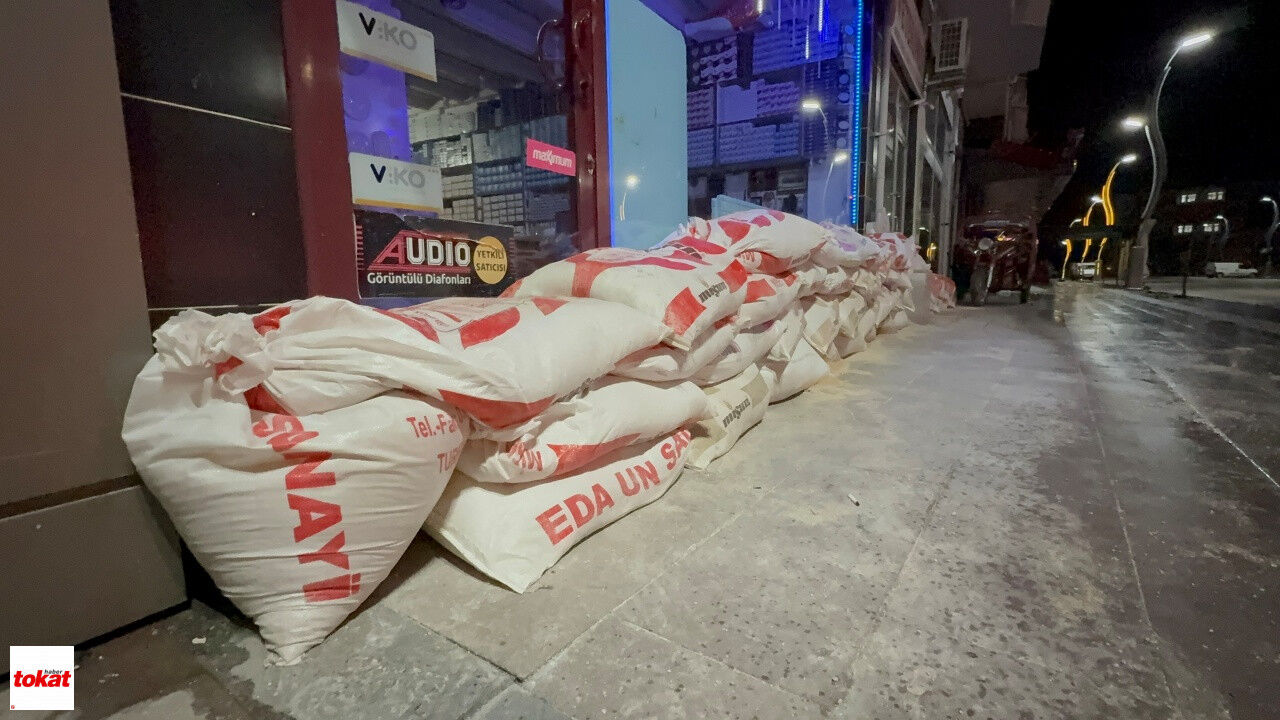 Turhal’da Taşkın Riskine Karşı Bazı Cadde Ve Sokaklar Araç Trafiğine Kapatıldı6