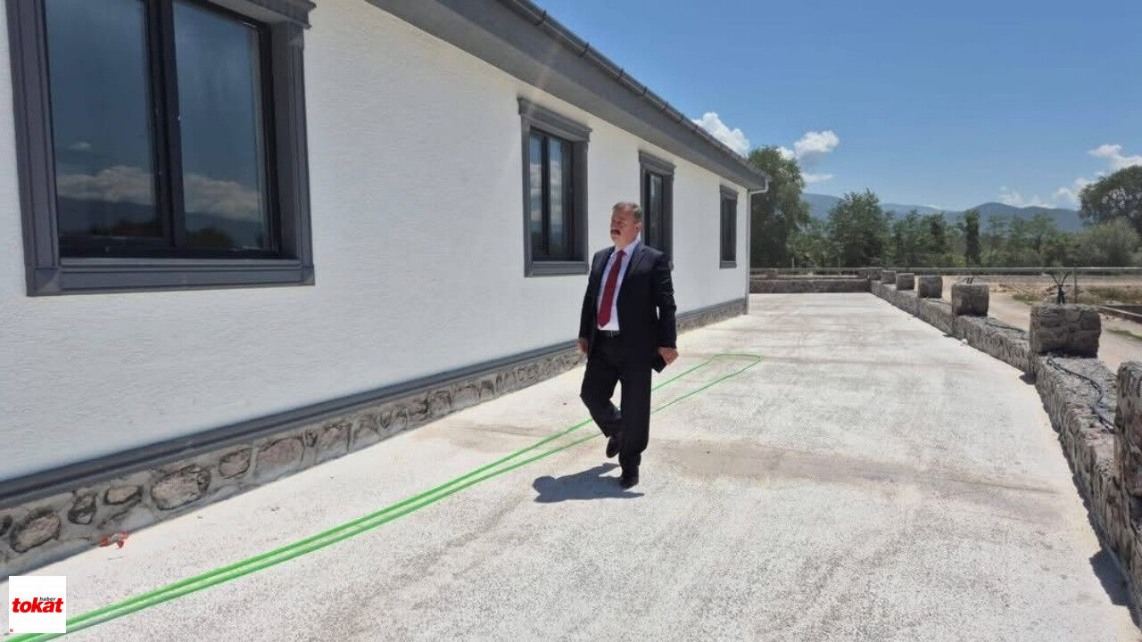 Niksar Kaymakamı Perçi Tokat Niksar Kara Yolundaki Çalışmaları Inceledi
