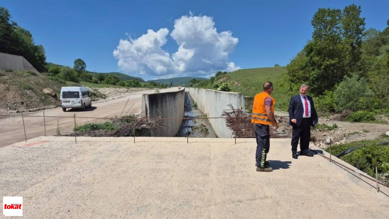 Niksar Kaymakamı Perçi Tokat Niksar Kara Yolundaki Çalışmaları Inceledi2