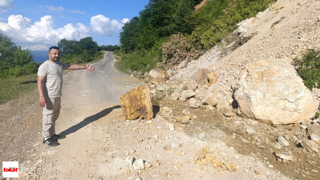 Tokat'ta Aşırı Yağışların Etkisi Köy Yolunu Kapattı Kaya Parçaları Ulaşımı Durdurdu4