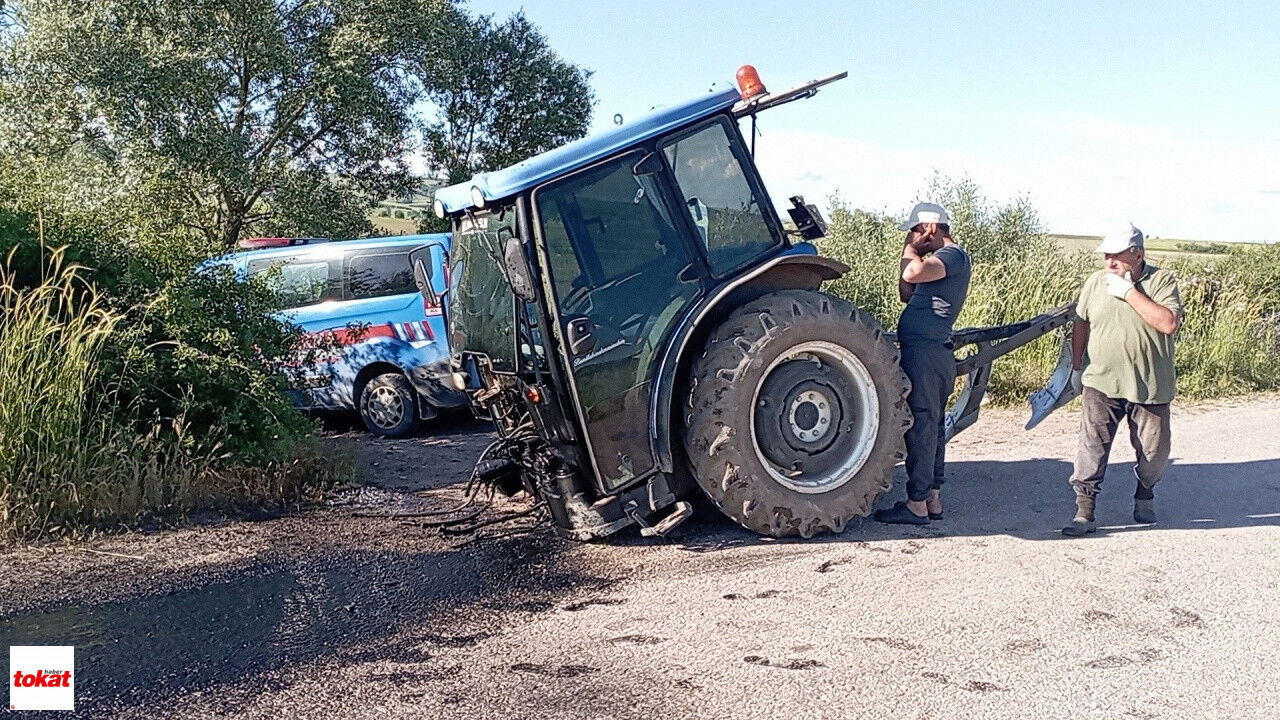 Tokat'ta Otomobil Ile Çarpışan Traktör Ikiye Bölündü 2 Yaralı2
