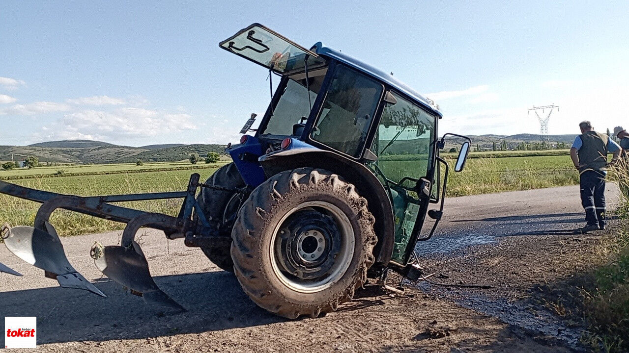 Tokat'ta Otomobil Ile Çarpışan Traktör Ikiye Bölündü 2 Yaralı4