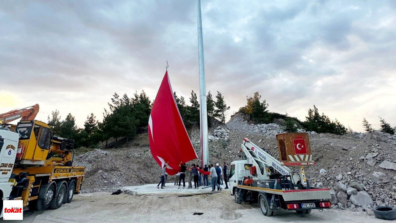 Dev Bayrak2