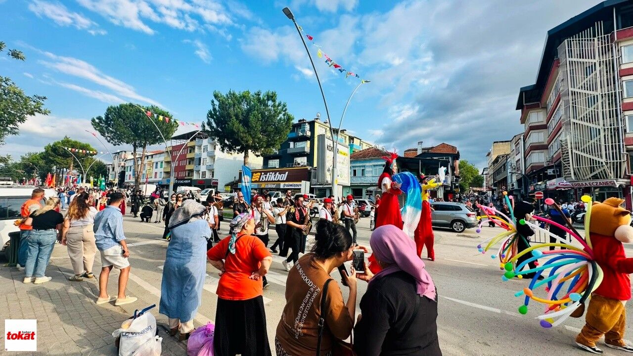 Erbaa Yaprak Festivali Kortej Yürüyüş3