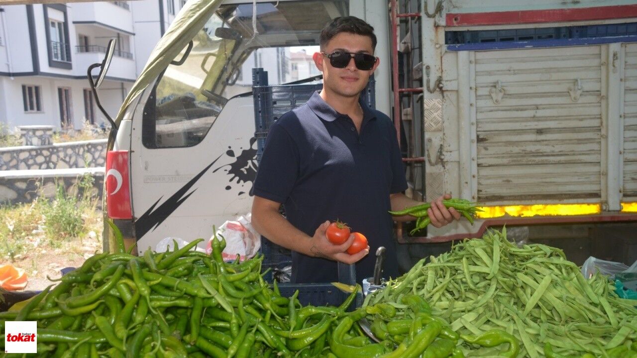 Niksar’da Güneş Gözlüğünü Taktı, Satışları Patlattı Yarattığı İmaj İle İlgi Odağı Oldu2
