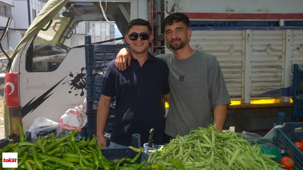 Niksar’da Güneş Gözlüğünü Taktı, Satışları Patlattı Yarattığı İmaj İle İlgi Odağı Oldu3