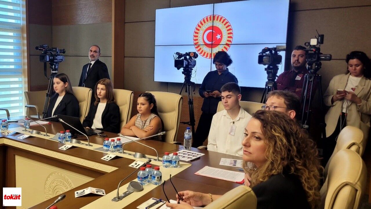 Öğrencilerden Okullarda Akıllı Telefon Yasaklasın Talebi1