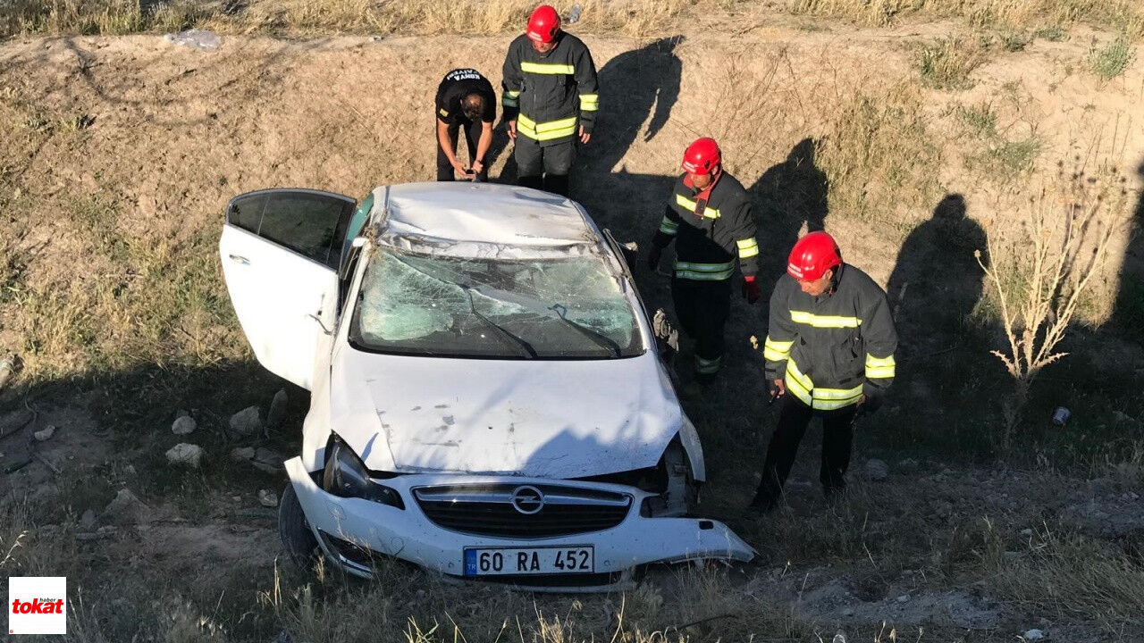 Tokat Plakalı Otomobil Şarampole Yuvarlandı 1'I Bebek 3 Yaralı1