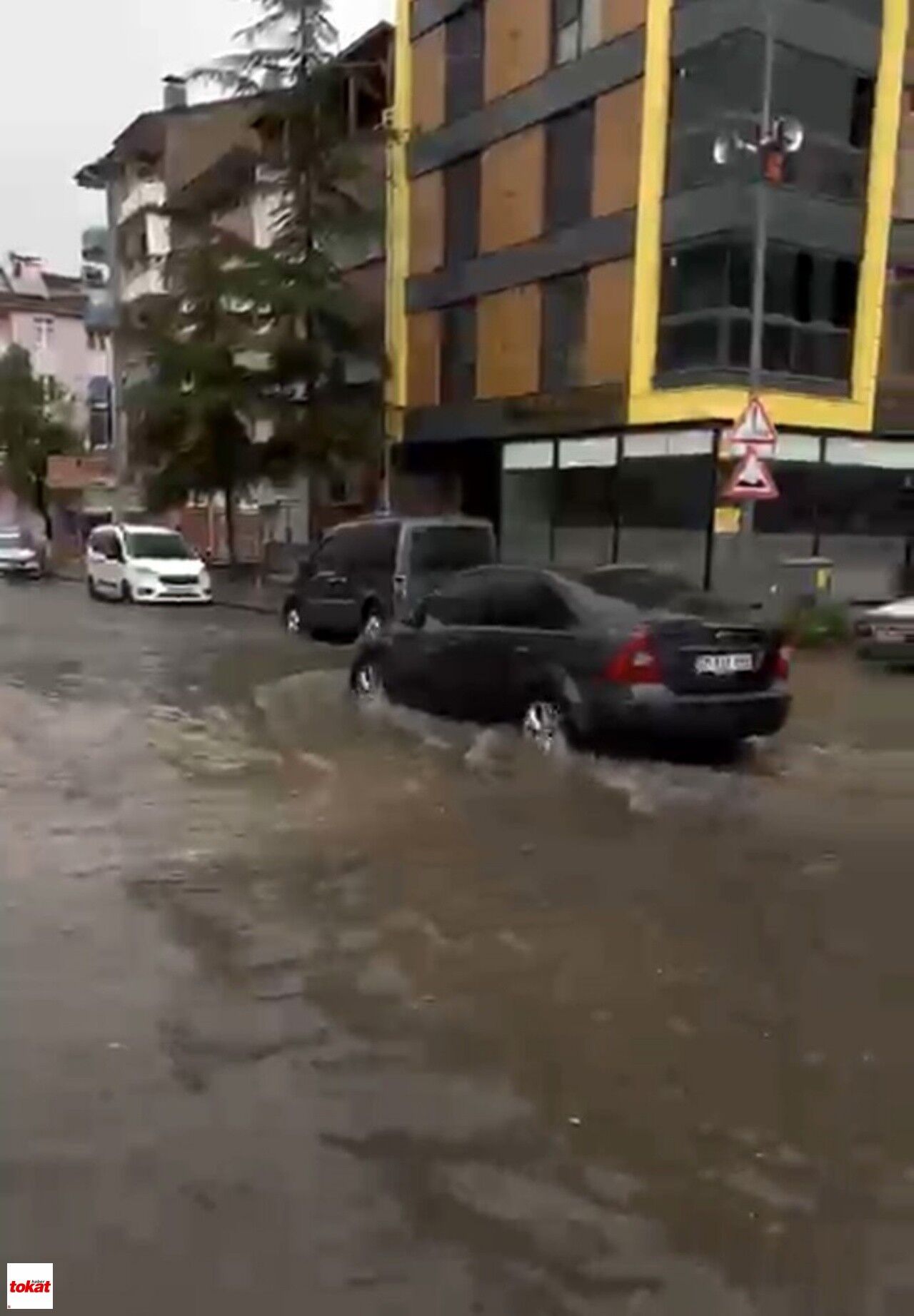 Tokat'ta Fırtına Ve Sağanak Hayatı Olumsuz Etkiledi1