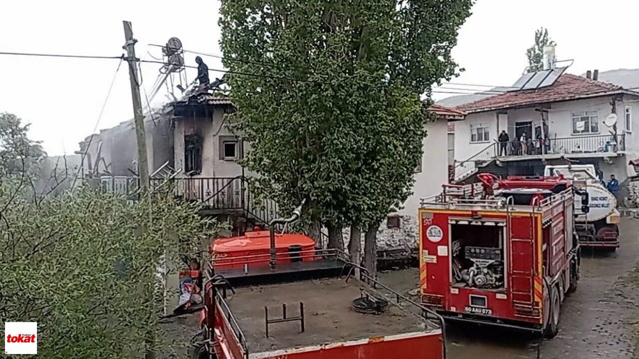Tokat’ta Yanan Ev Kullanılmaz Hale Geldi2