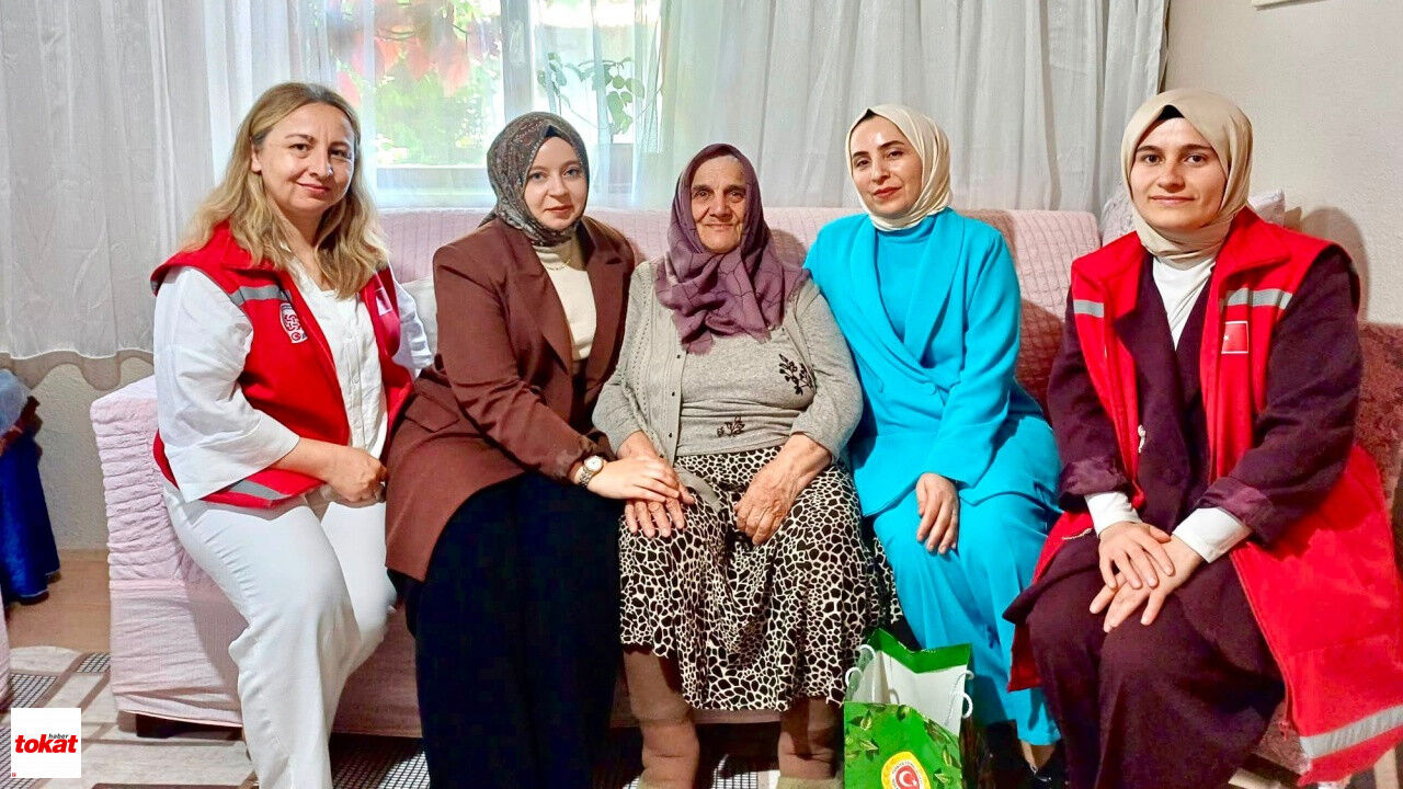 Yeşilyurt Kaymakamı Altın, Yaşlılara Sürpriz Doğum Günü Ziyareti Yapıyor1