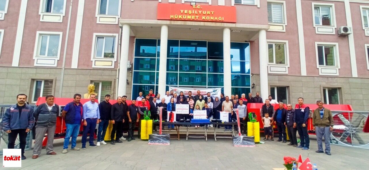 Yeşilyurt'ta Çiftçilere Ahır Ekipmanı Dağıtıldı6
