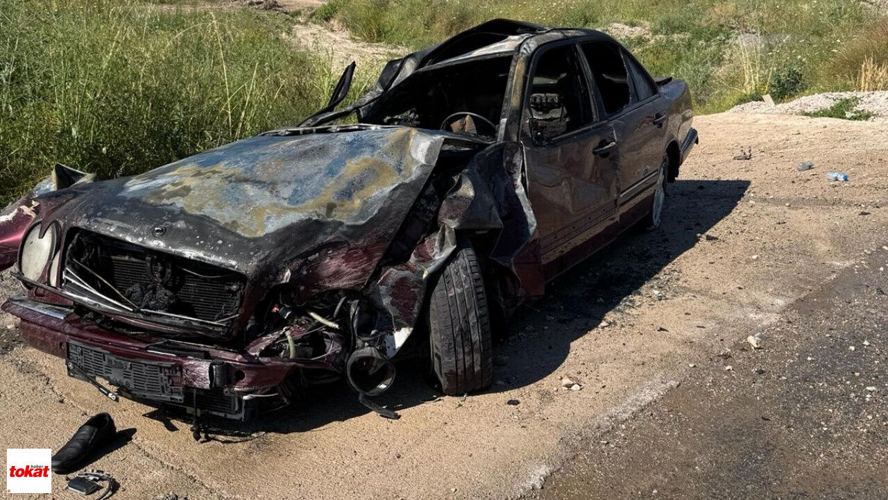 Yozgat Tokat Yolunda Feci Kaza Tokat Plakalı Otomobil Yandı, 1 Ölü 3 Yaralı