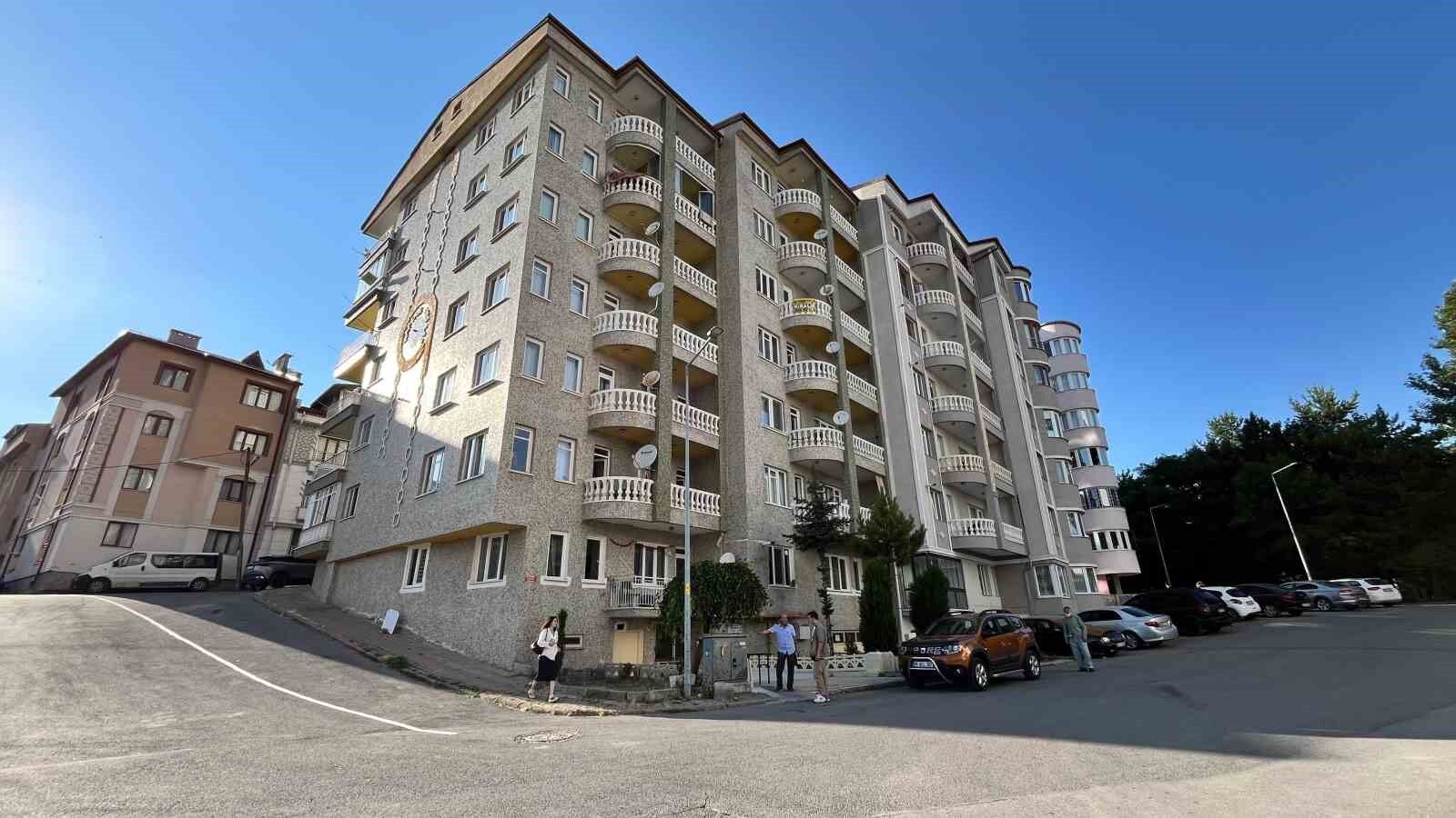 Bahçe duvarı örmek istediklerinde gerçeği öğrendiler