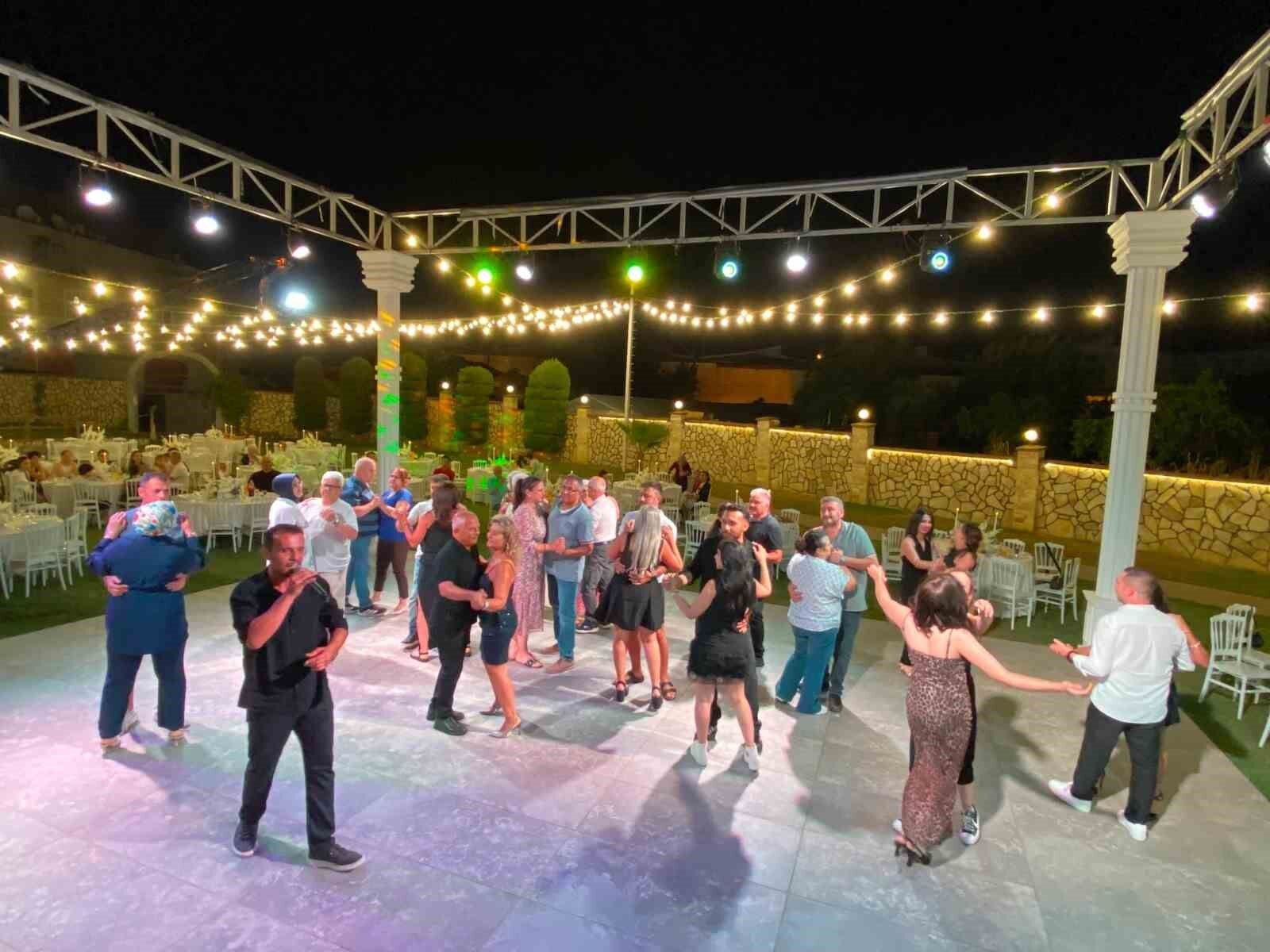 Böyle düğün görülmedi: 'Damat var, gelin yok'