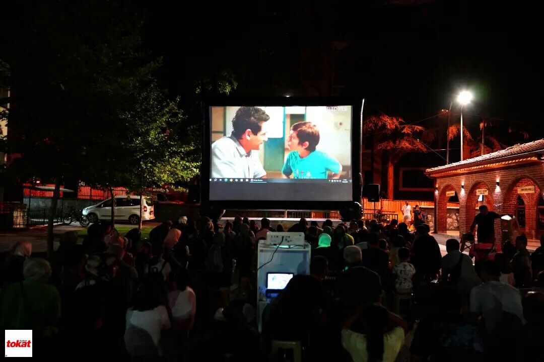 Erbaa’da Sinema Salonu Bahçeye Taşındı, Çocuklar Akın Etti (1)