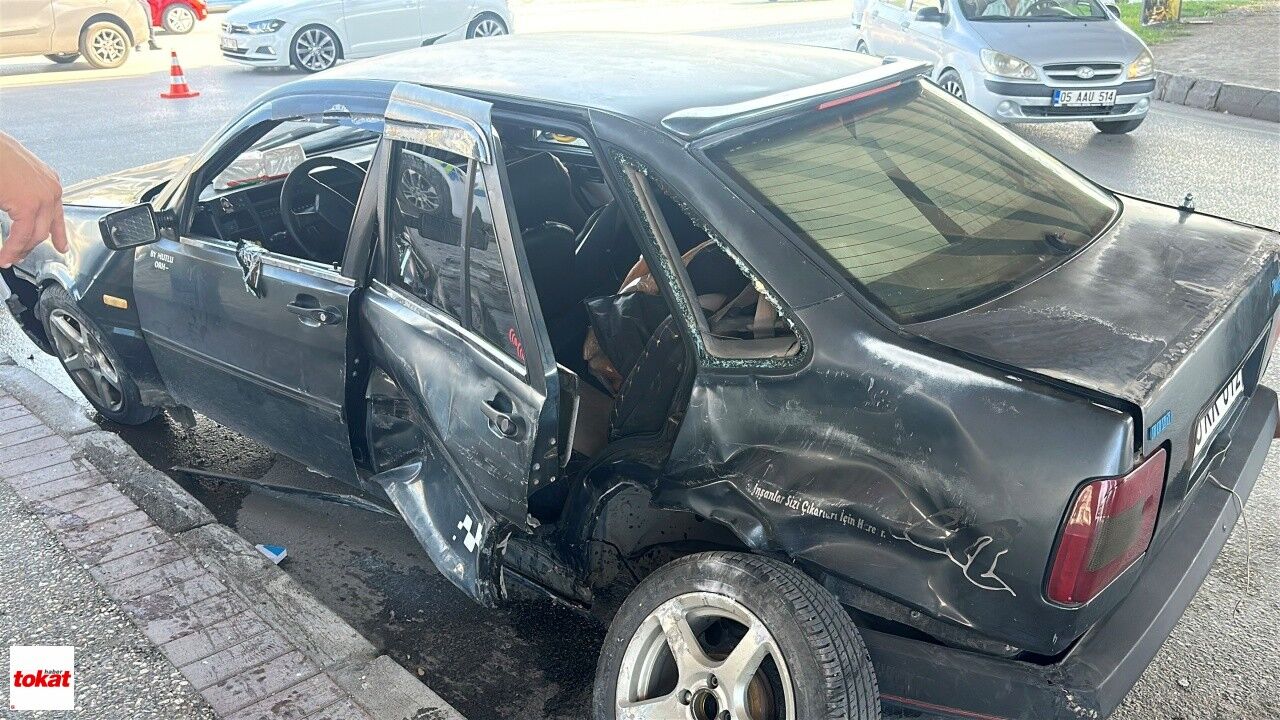 Kavşakta Tokat Plakalı Otomobil Ile Kamyonet Çarpıştı 1 Yaralı1
