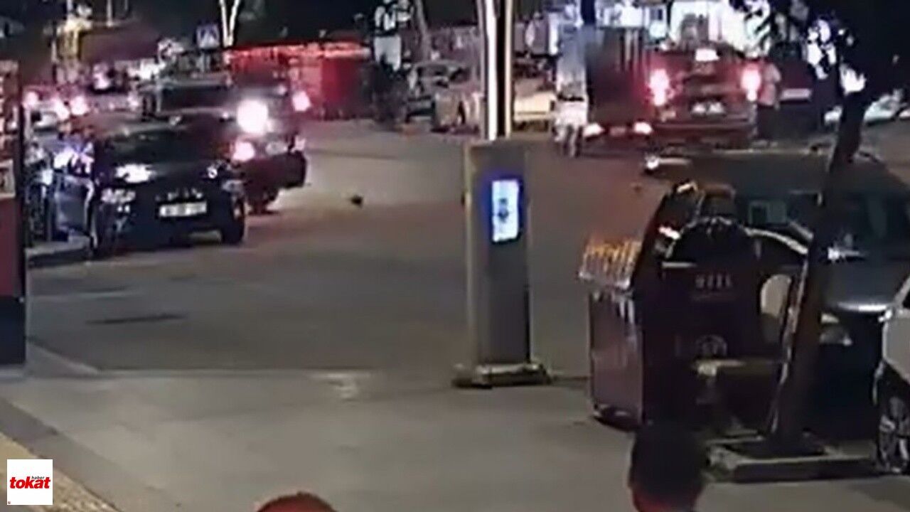 Motosiklet Sürücüsü Yola Savruldu Kaza Anı Kamerada1