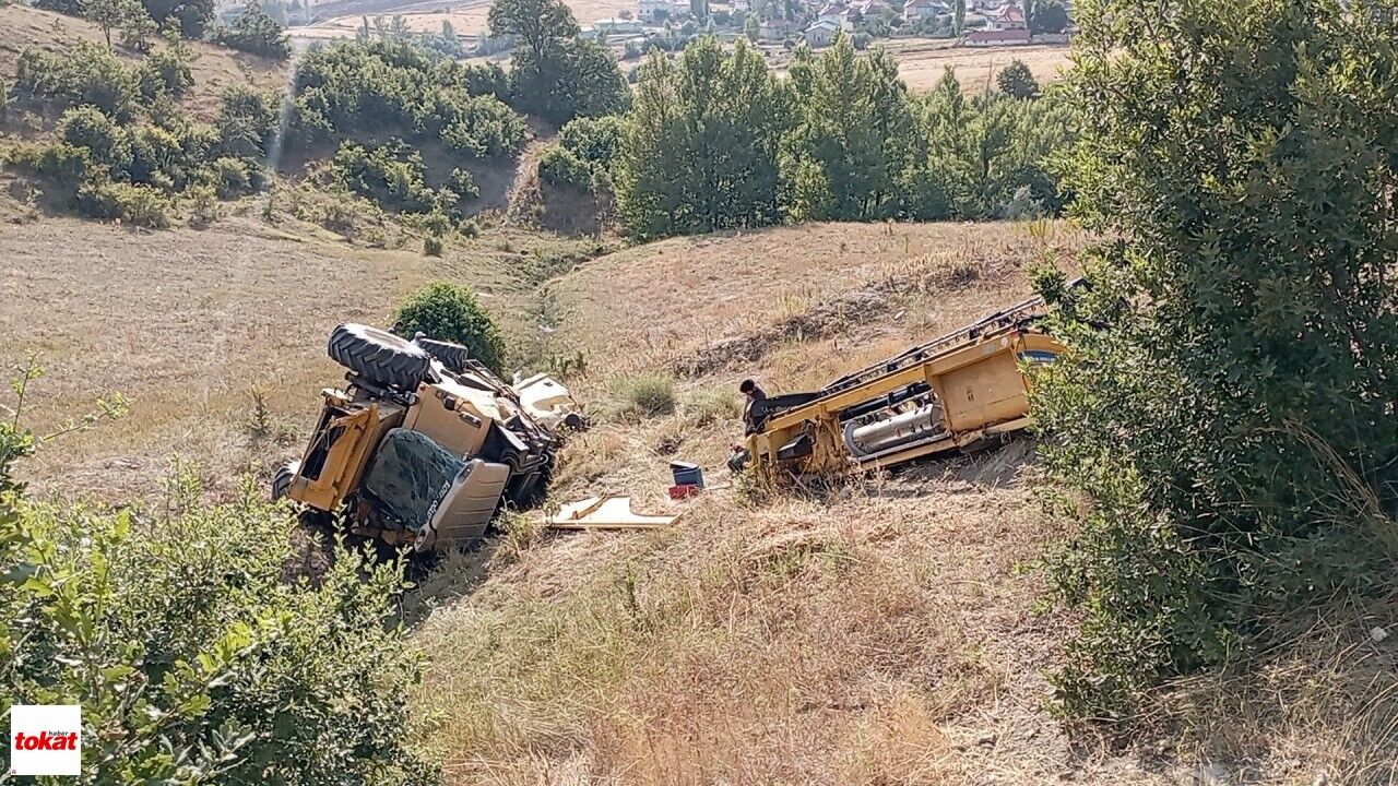 Park Halindeyken Hareket Eden Biçerdöver Dereye Devrildi3