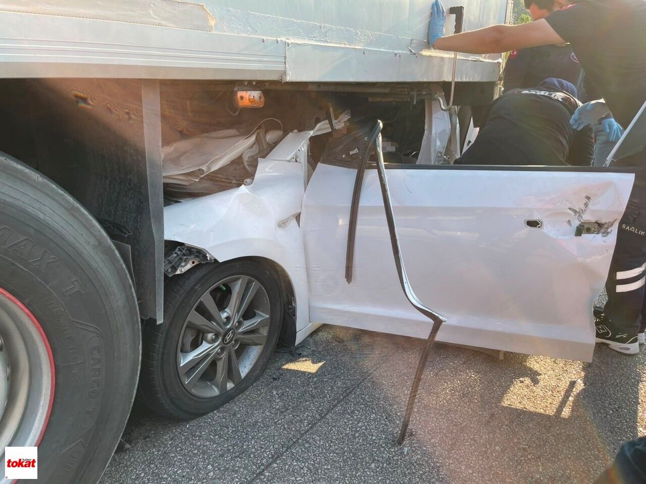 Tıra Arkadan Çarpan Otomobilin Sürücüsü Hayatını Kaybetti2