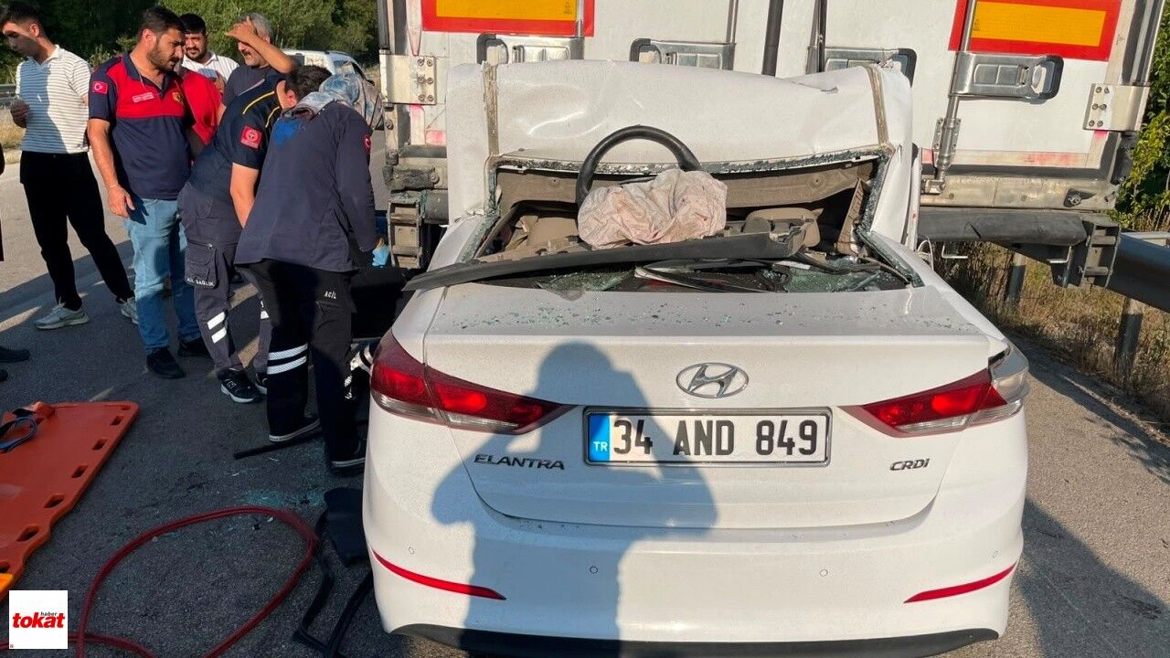 Tıra Arkadan Çarpan Otomobilin Sürücüsü Hayatını Kaybetti3