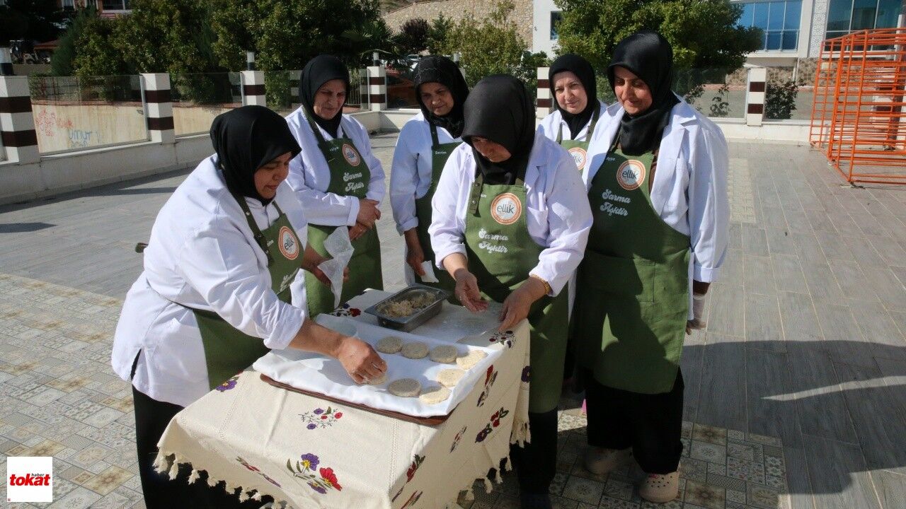 Tokat'ta Kadınların Tarhana Hazırlığı Başladı