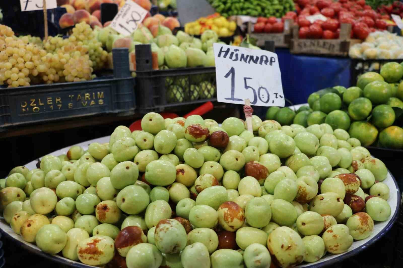 Tezgahların yeni gözdesi 'hünnap' meyvesi