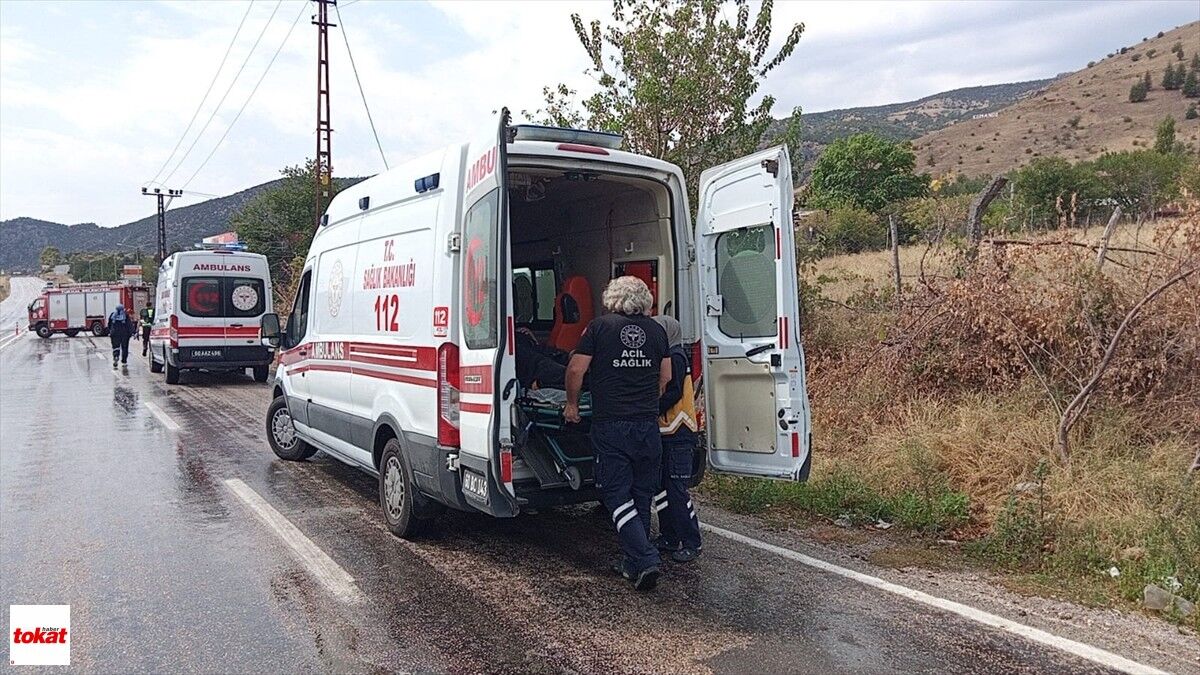 Tokat'ta iki kamyonetin çarpıştığı kazada 1 kişi yaralandı