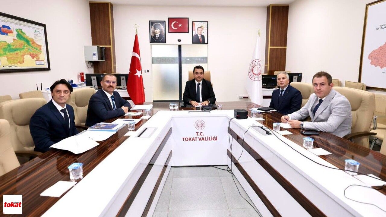 İki Bakandan Sosyal Yardımlar İçin Kritik Toplantı: Tokat Valisi Köklü de katıldı
