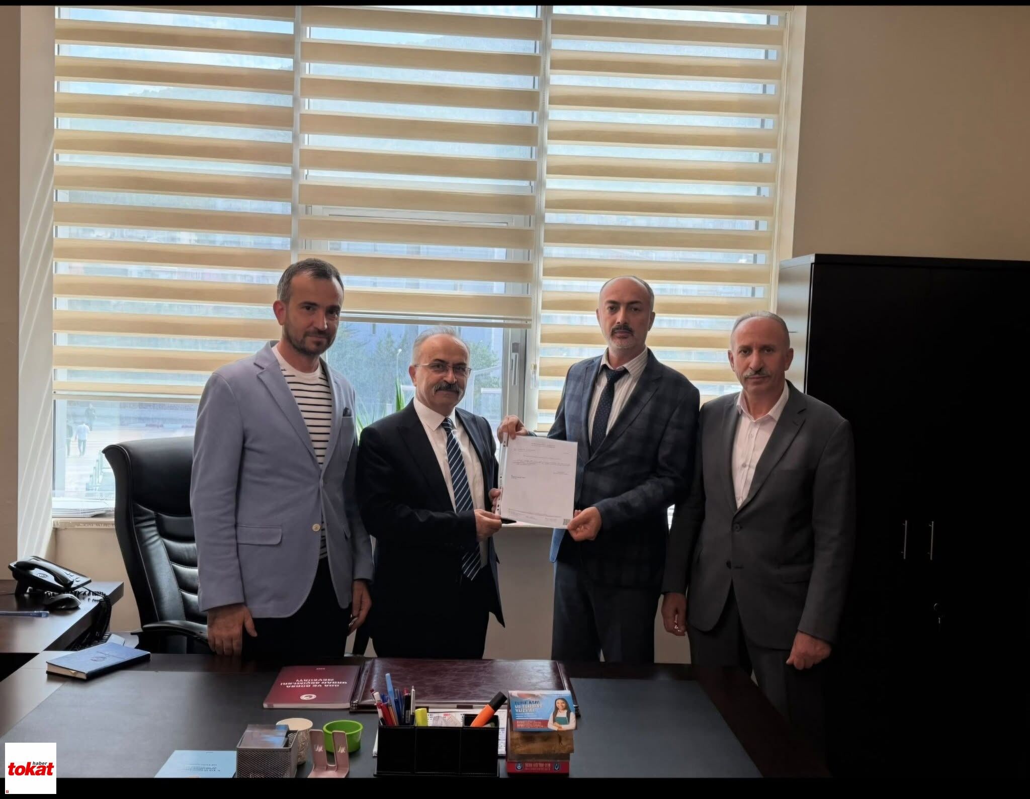 MHP Tokat İl Başkanı Zeki Kurt mazbatasını aldı
